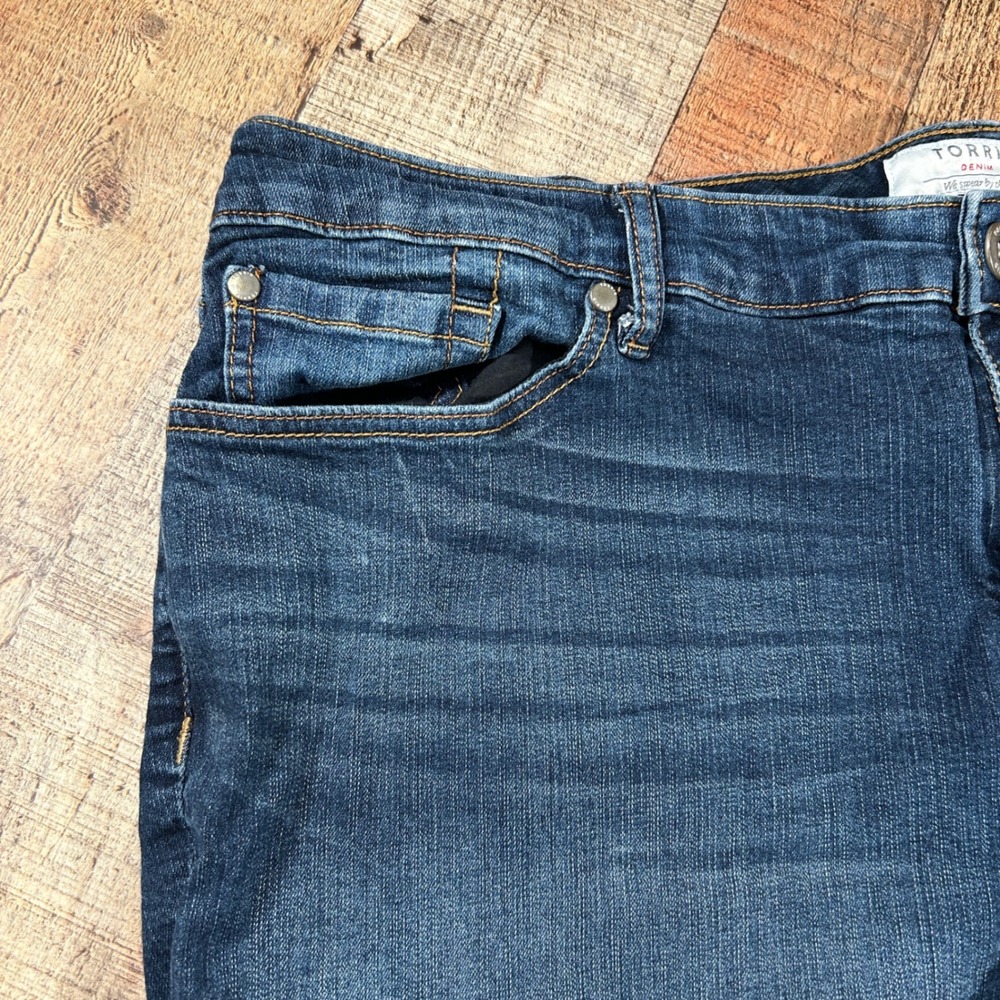 Torrid 24 Blue Cotton Stretch Denim Shorts Dark Wash Plus Size Casual Summer - Picture 2 of 6